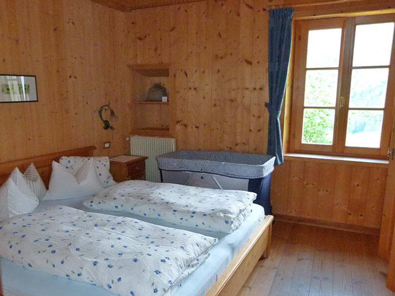 Stanza da letto rivestito tutto in profili di legno